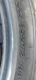 Predám 2 letné pneu 225/35 R19 88Y Hankook Ventus S1 evo3 - 2