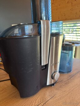 Odstredivý odšťavovač VitaJuice 3 700 W modrá, strieborná - 2