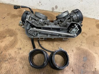 Kawasaki Brute Force 750, karburátory - 2