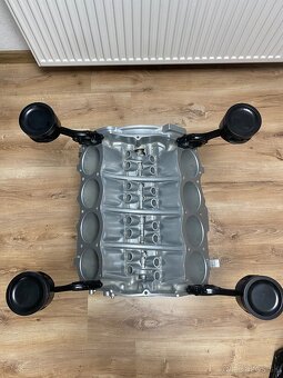 Predam stolík V8 - 2