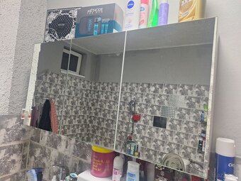 Zrkadlová skrinka - 2