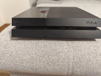 Playstation 4 - 2