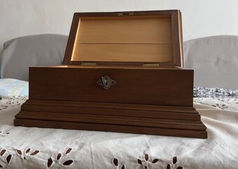 Drevenná skrinka/ šperkovnica - 2