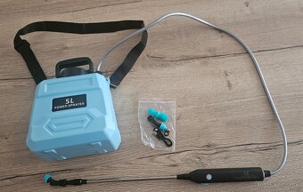 Predám 5l elektrický batériový postrekovač - 2