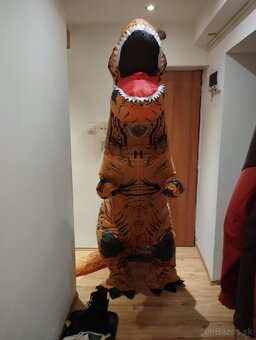Predam kostym nafukovacieho dinosaura - 2