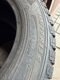 Zimné pneumatiky 195 /70 R15C . - 2
