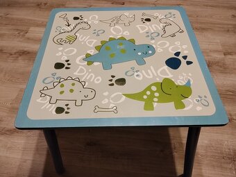 Modrý drevený detský stolík - 2