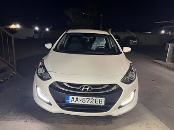 Hyundai i30 CW 1.6i Style - plná výbava - 2