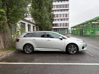 Toyota Avensis combi 1.8 valvematic - 2