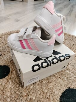 ADIDAS_Dievčenské tenisky_Ako nové_Ešte v záruke_Veľkosť 26 - 2