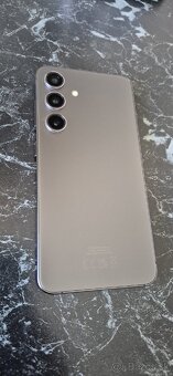 Samsung Galaxy S24 - 2