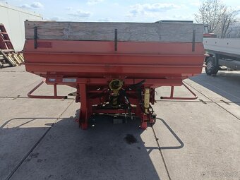 2000L Nizozemské rozmetadlo LELY CENTERLINER SL - 2