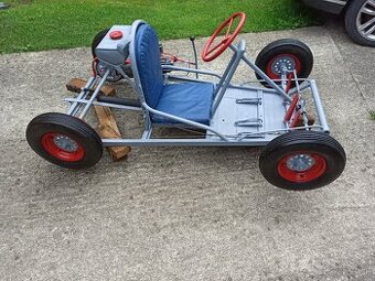 Historicka motokara - 2