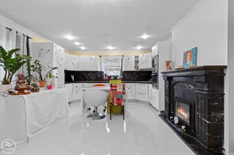 Exkluzívne | Na predaj rodinný dom pri Veľkom jazere v Rovin - 2