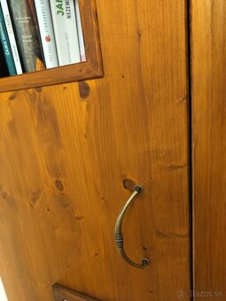 Rohová knižnica z masívu - 2