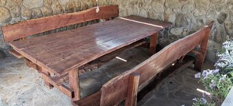 Masivny stol s lavicami - 2