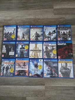 PS4 500GB + 2 Ovládače - 2