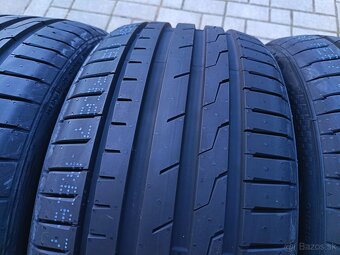 letne pneu 225/35 R20 - 2