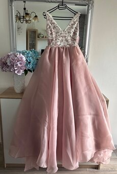 Púdrové spoločenské šaty 36/S - 2