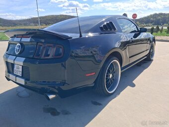 Ford mustang - 2
