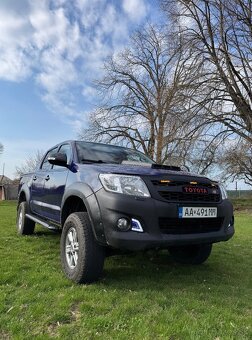 Toyota Hilux - 2