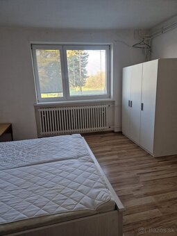 Velký 2 izb. byt na prízemí rod. domu so záhrad. blízko PO - 2