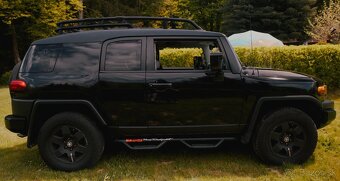 Toyota FJ Cruiser 4,0 l 191kW V6 AT6 - 2