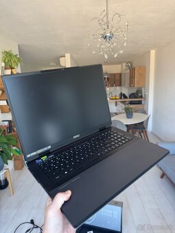 MSI Titan 18 HX A14VIG_TOP - 2