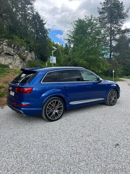 Audi SQ7 poháňané 4,0-litrovým V8 TDI motorom s výkonom 320 - 2