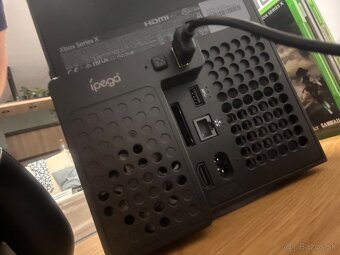 Xbox Series X + príslušenstvo a 4 hry - 2