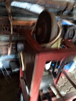 Predám stojanovu brúsku s motorom 1.5KW - 2