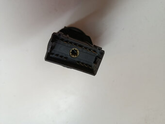 vypinac svetiel passat b5 1c0941531 20€ - 2