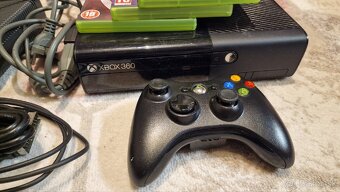 XBOX 360 E, 500Gb HDD + OVLADAC + 3 HRY - 2