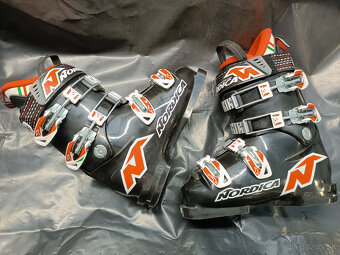 JUNIORSKÉ LYŽIARKY NORDICA DOBERMANN TEAM 80 36,5-37,5 EUR - 2