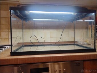 Predám akvárium s príslušenstvom- 54 l - 2