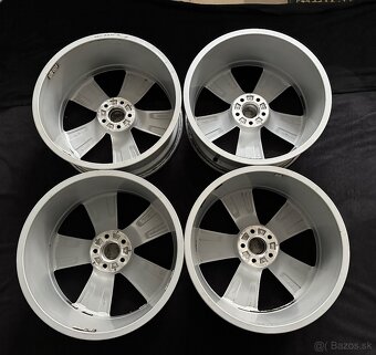 Audi elektrony R20 - 2