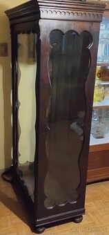 Vitrina starozitna presklenena - 2