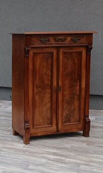 Skriňa Vertiko cca 1880. - 2