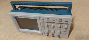 Digitalny osciloskop Tektronix TDS220 - 2