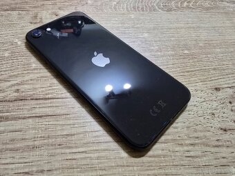 Iphone se 2020 64gb plnefunkcne s nabijacim kablom ma len be - 2