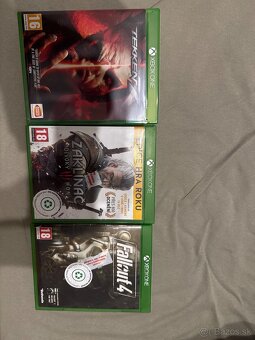 Xbox One S 500gb + 3 hry Xbox series controller - 2