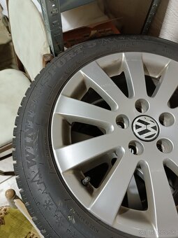 Predám zimné pneumatík Dunlop 205-55-R16 - 2