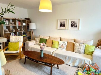 Na predaj krásny zrekonštruovaný 3 izb.byt s dvoma balkónmi  - 2