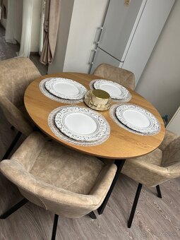 Stôl a stoličky - 2