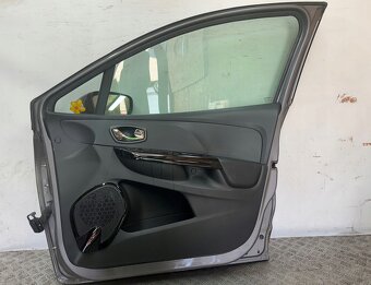 Renault Clio IV 4 2012- pravé predné dvere - 2