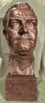 bronzová busta "Klement Gottwald"...Viktor Dobrovolný - 2