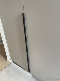 Čierna lišta na hranu, úchytky na dvere, madlo na dvere - 2