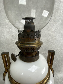 Veľká petrolejová lampa opálové sklo v bronzovej montáži - 2