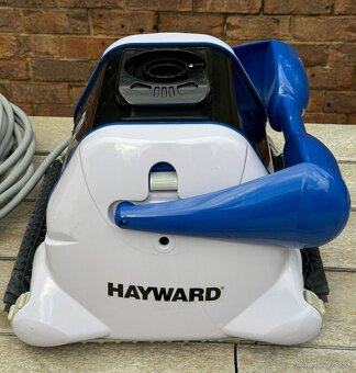 Robotický vysávač bazénov Hayward TigerShark QC - 2