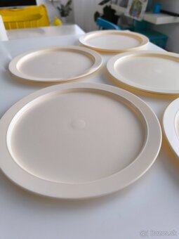 ná4 tácky, malé tanieriku Tupperware+ 1 zdarma - 2